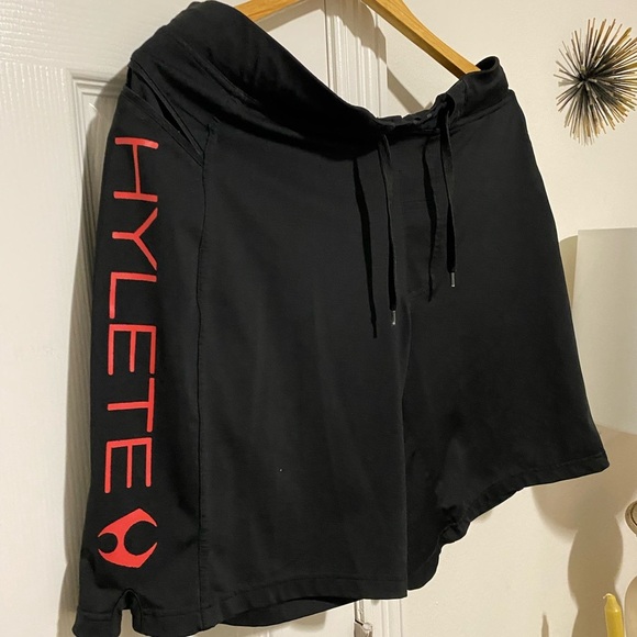 Hylete Shorts Black Athletic Stretch Compression Medium Above Knee Gym - Picture 3 of 9